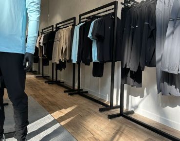 High-height clothing racks for store in the UK